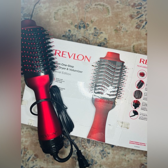 Revlon One Step Volumizing Hair Dryer and Styler - Picture 2 of 2